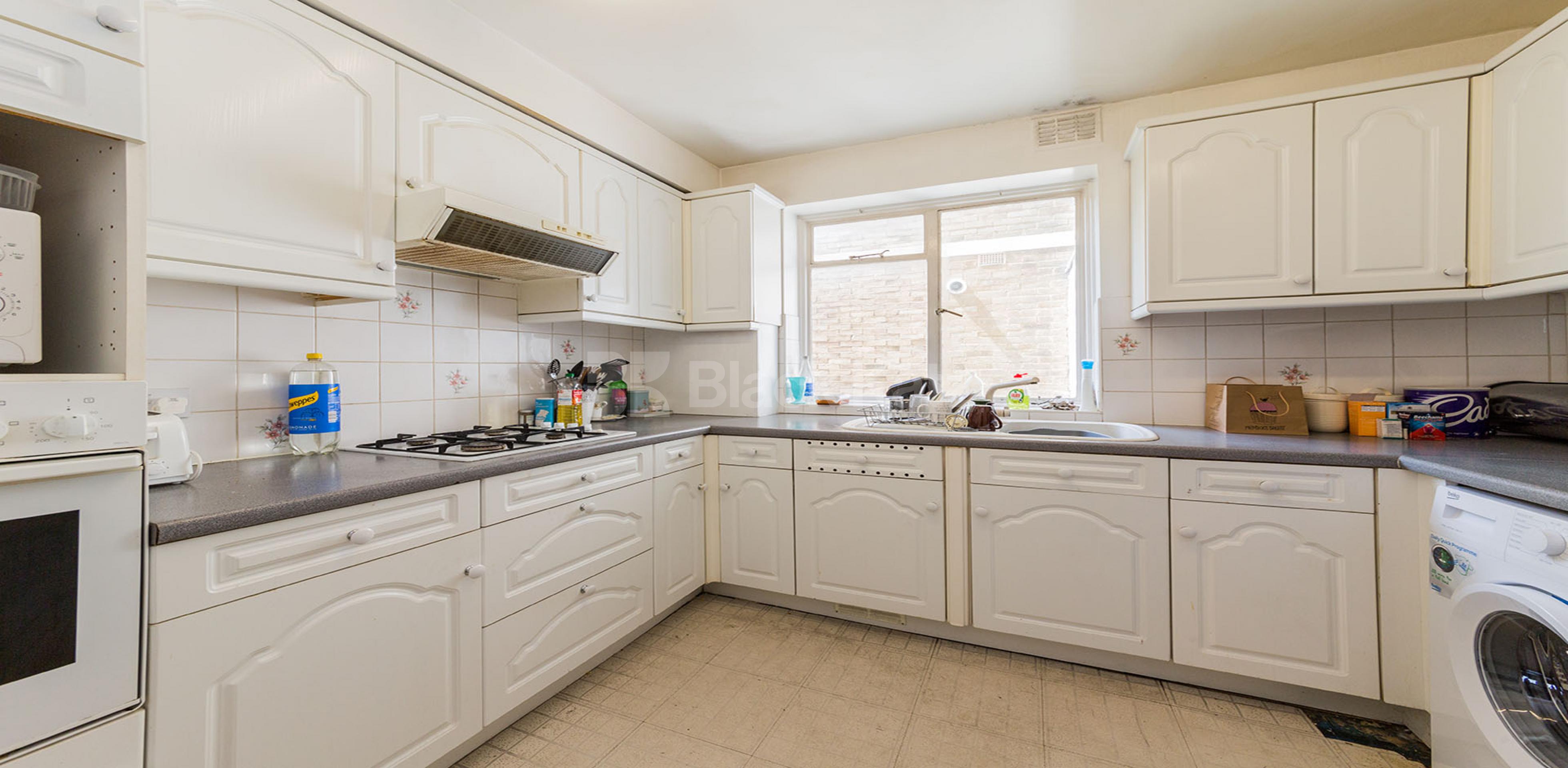 Spacious 3 bedroom property with balcony located near Archway tube station Fairbridge Road, Archway N19